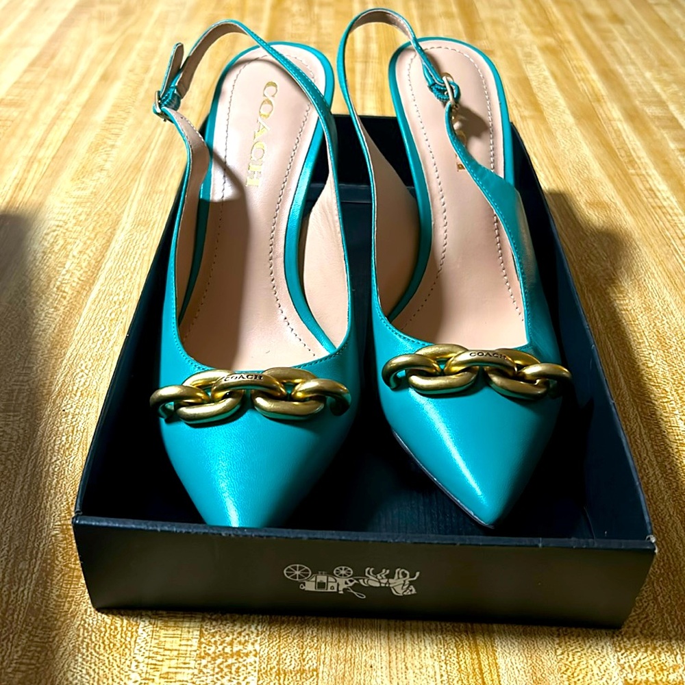 COACH

Sadie Leather Slingback Pump with Gold Chain 
Women's